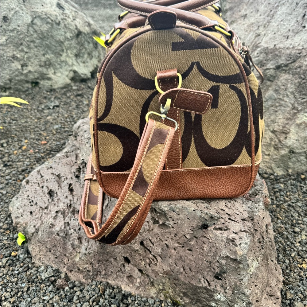 Unbranded Duffle Travel Bag Adjustable Straps Leather Like with Pockets - Picture 6 of 15